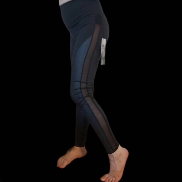 ALO Yoga Terra leggings . Back. - Picture 11 of 12